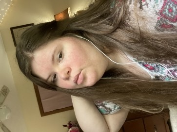 Sunflower Queen, 24, United States