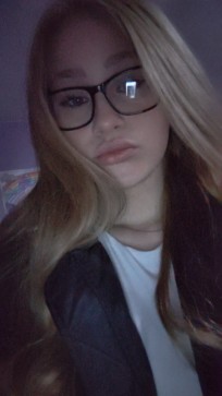 Rose18, 18, United States