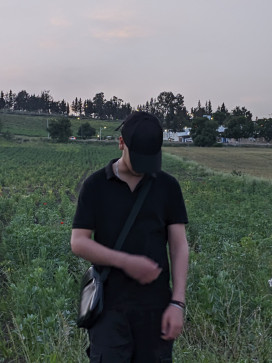 Abdullahchikor, 19, Algeria