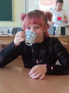 Aria Sayuki, 18, Hungary