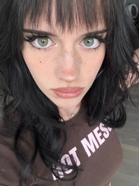 Ella, 27, United States