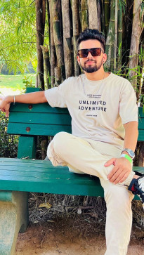 Dulaj , 28, Sri Lanka