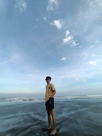 Drins , 23, Philippines