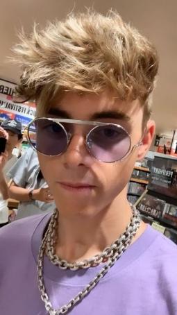 Max, 24, United Kingdom