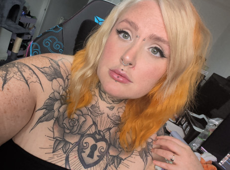 Vi, 36, United Kingdom